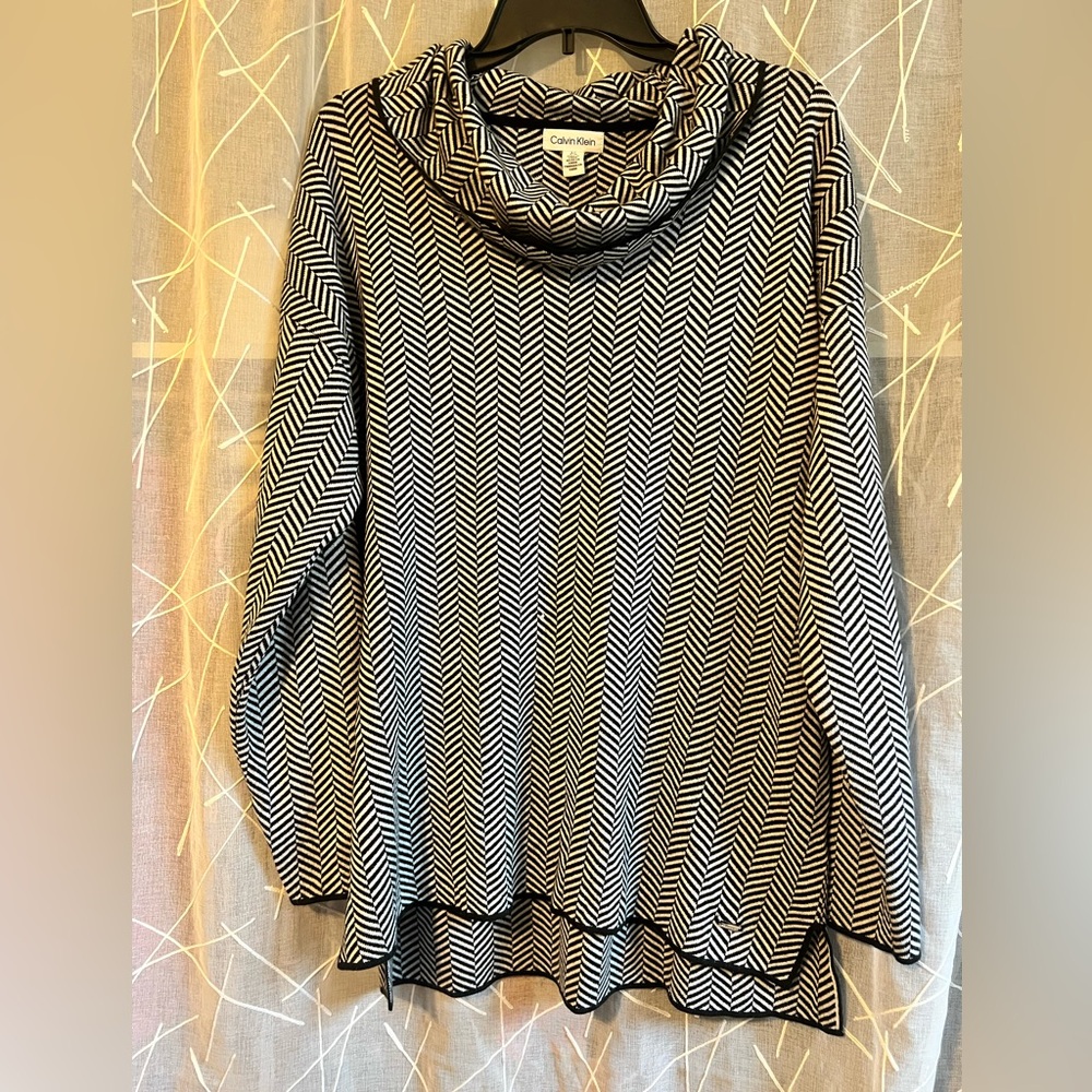 Calvin Klein Black and White Chevron Women's Sweater